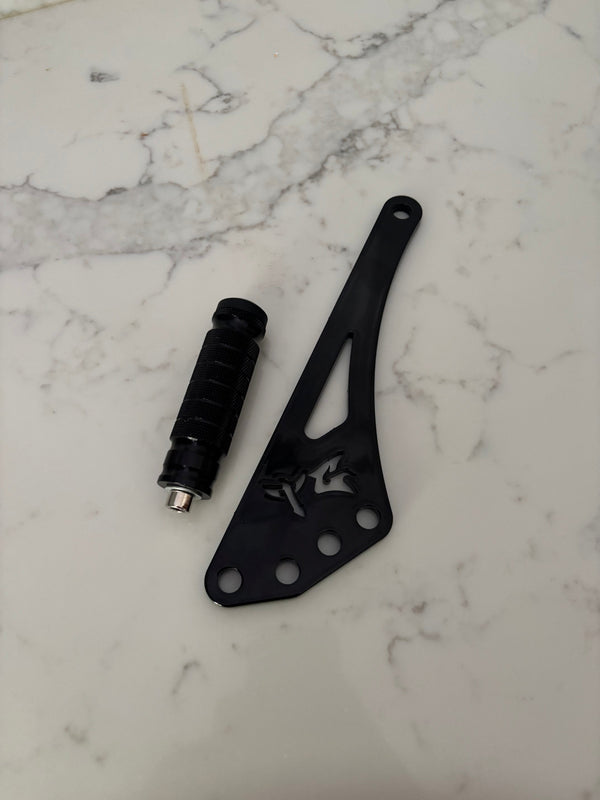 FOOTLOCKS/BRACKETS